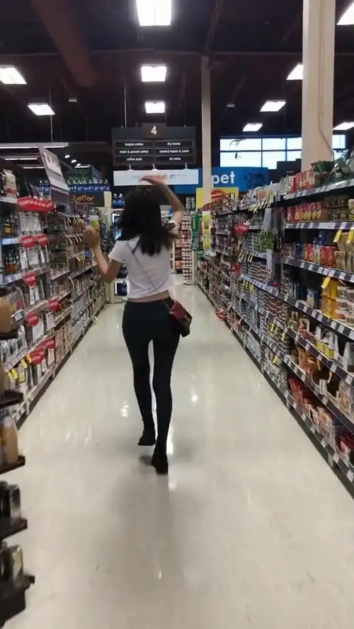 看软了         背影杀,逛超市都可以这么美 一流女神的. 网页链接