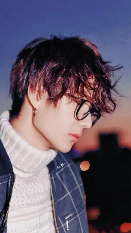 戴眼镜特别帅的王一博哦!晚安好梦!@uniq-王一博#王一博