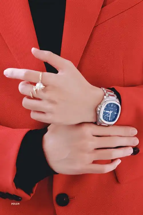 任嘉伦深冬亮红写真照穿红色西装就是好看工作室图调修@任嘉伦allen