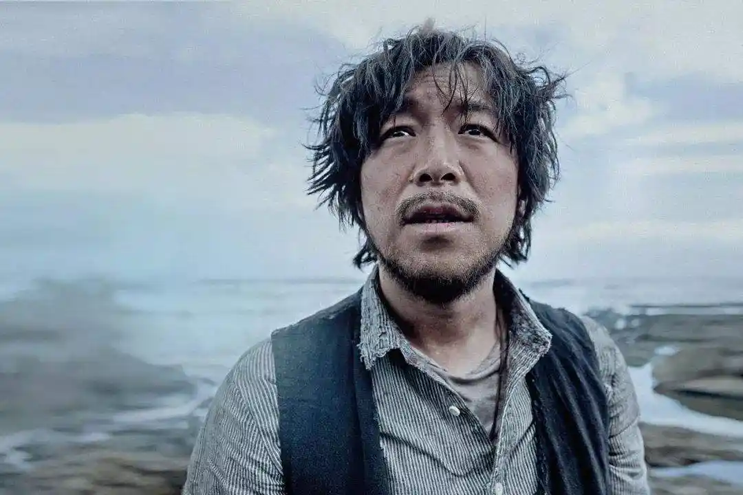 黄渤导演处女作《一出好戏》,更是一群大叔们的权力游戏