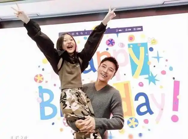 李小璐和前夫同时发声,一起维护爱女甜馨,离婚后罕见达成默契|贾乃亮