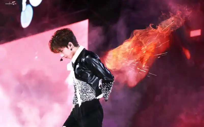 【高清舞台直拍】贺峻霖孤独怪物,爱清冷病娇的进!