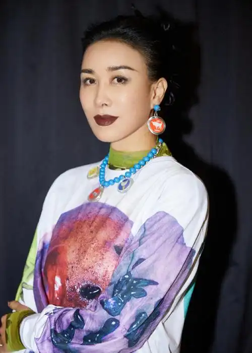 沉寂半年后,那英正式官宣复出!_腾讯新闻