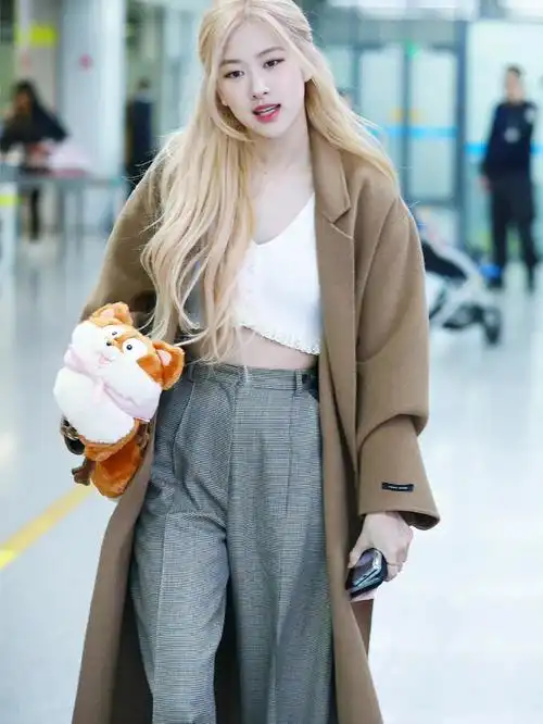 朴彩英机场穿搭78