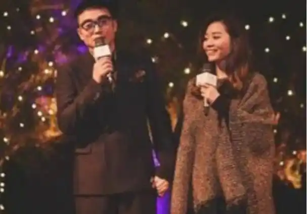 被冯轲控制15年母亲藏户口本不让结婚张靓颖的醒悟太晚了