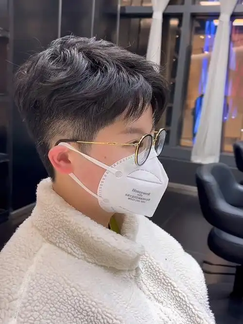 男生纹理蝴蝶烫日系风短发