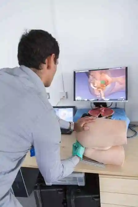 直肠机器人帮助医学生练习前列腺检查