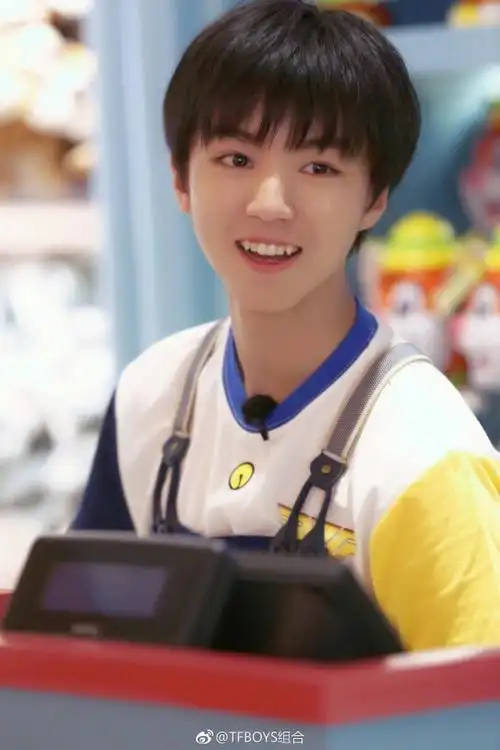 王俊凯 高能少年团小虎牙超好看的