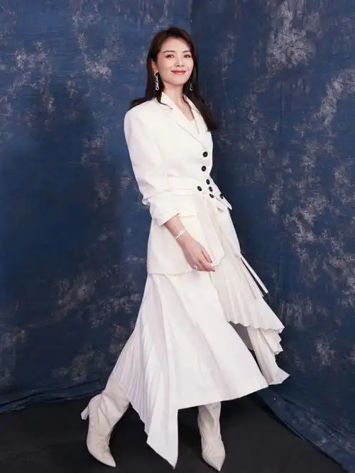 刘涛injkoo白色不规则结构西装百褶裙