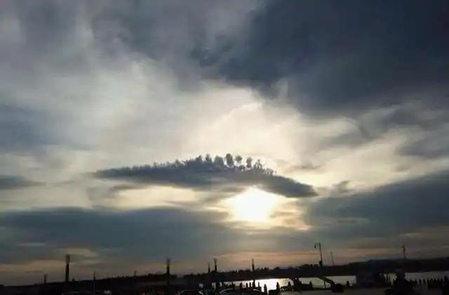 广东天空惊现天兵天将天空真的有仙界力量绝非地球所有