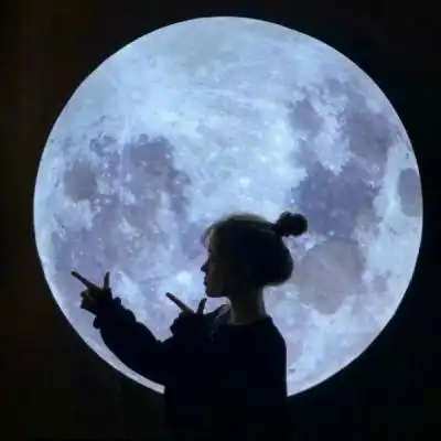 文艺范闺蜜背影头像(源自网络,侵权联删)