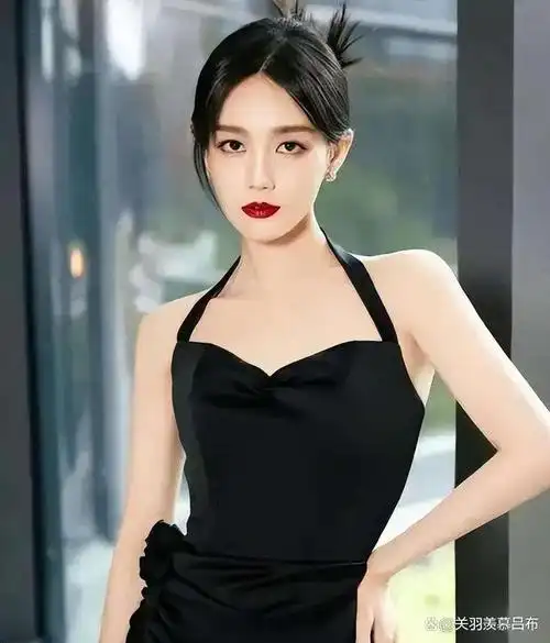 33岁李一桐,颜值爆表身材火辣,这个女神太迷人了!