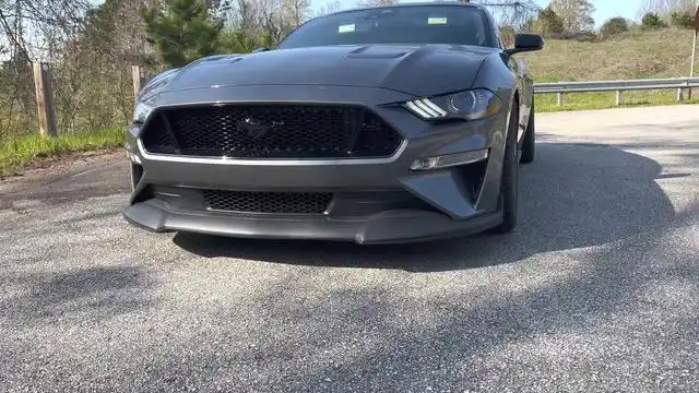 在肌肉型跑车系列中,福特野马应该是属于最具代表性的一款,其美式肌肉