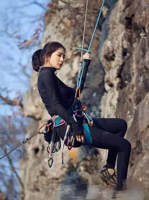 吊威亚有多危险?于朦胧五处骨折,刘诗诗险丧命,杨幂让人心疼