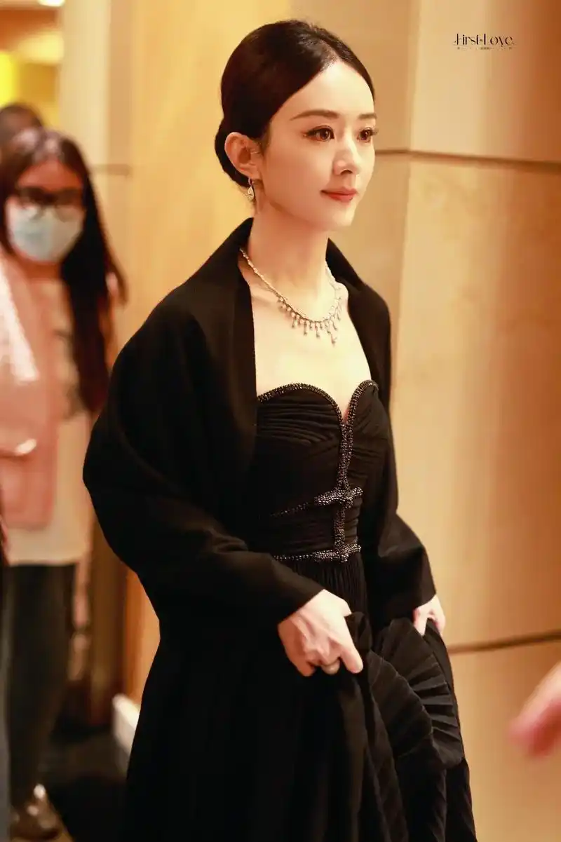 赵丽颖黑色礼服造型 - 抖音
