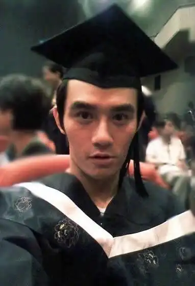 王凯大学毕业照曝光:满满的青春回忆,王凯小时候照片