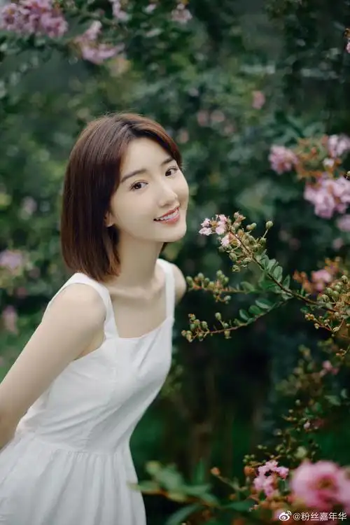 好可爱的毛晓彤人和手势舞都好美一举一动好温柔