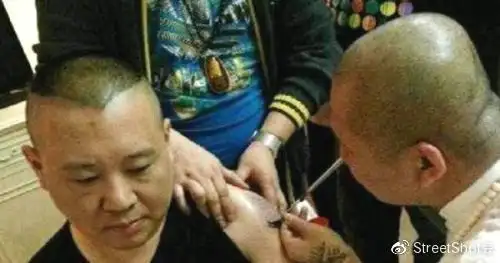 德云社演员大多有纹身,郭德纲的纹身有学问,看到岳云鹏的我笑了
