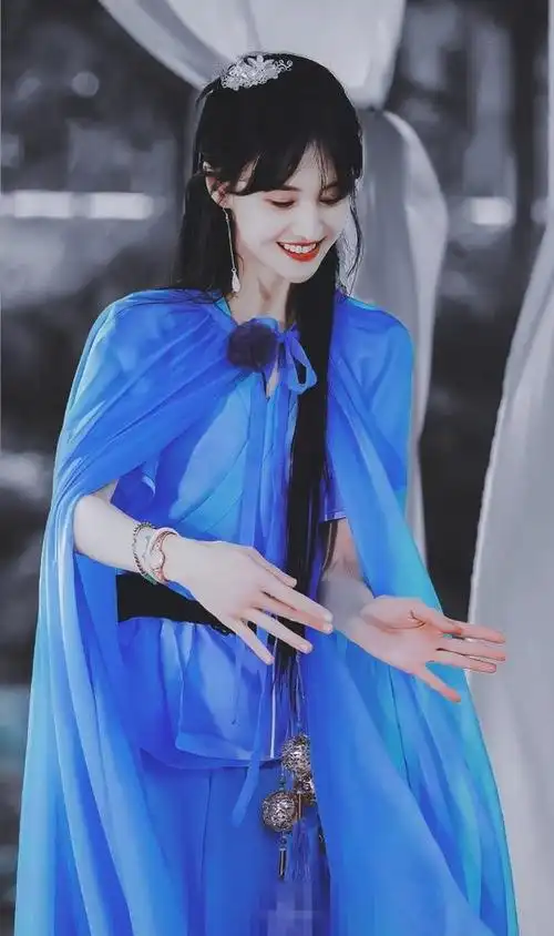 郑爽最新古装清新灵动,真就是小仙女了,让人太期待她新版小倩