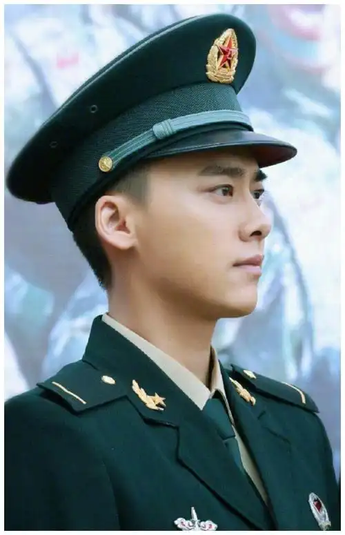 男明星们的超帅军装照你更喜欢谁