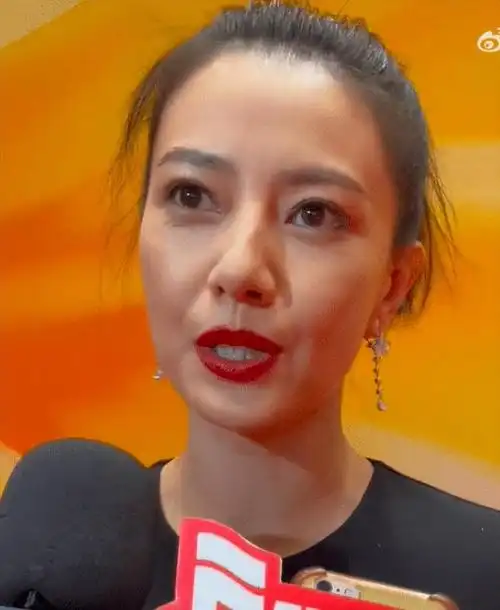 多年美貌毁于央视镜头高圆圆出席活动又老又沧桑美人也老了