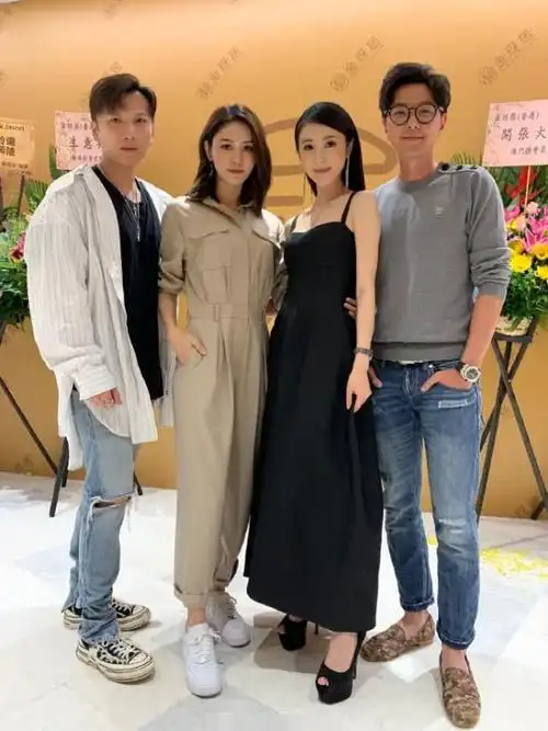 林峯老婆分享近照张馨月健身房举铁超认真婚后煮饭煲汤很贤惠