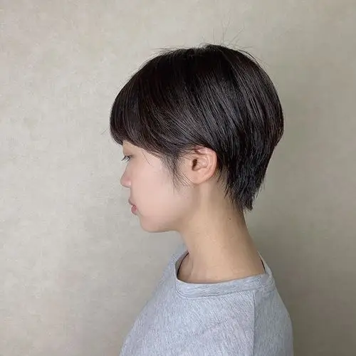 简约自然感的女生短发头发剪得越短颜值就越好看