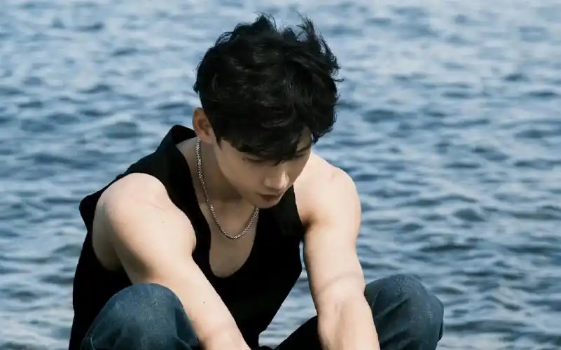 白敬亭的神图壁纸!绝绝子.