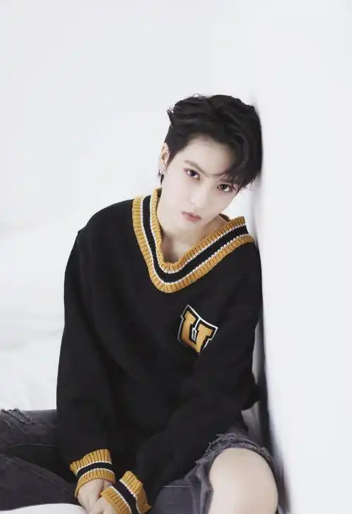 青春有你2林凡酷飒时尚写真图片24