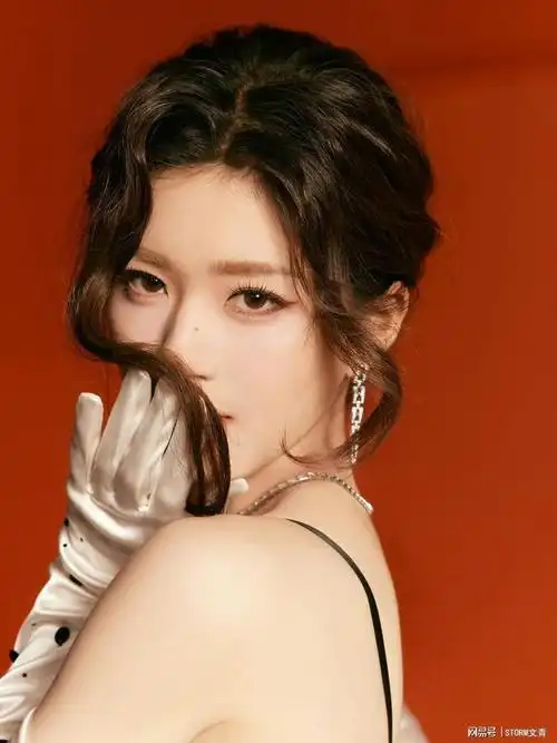 赵露思高级礼服写真