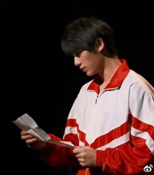 丁程鑫北电汇演人世间剧照