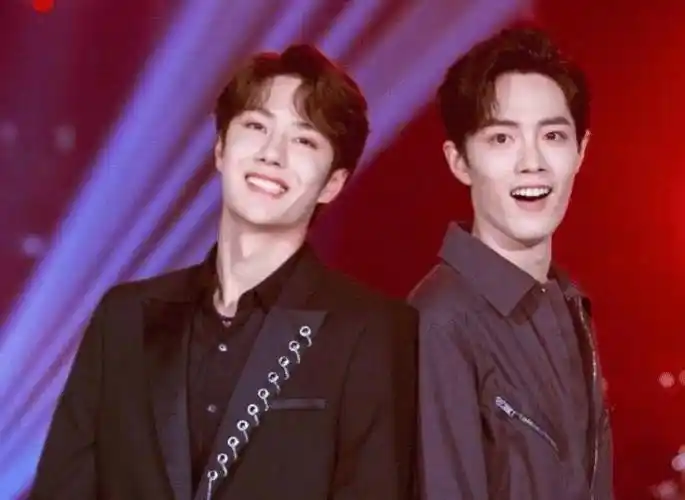 原创肖战晒出自拍照却被旁边的蜘蛛侠抢镜粉丝想起了王一博