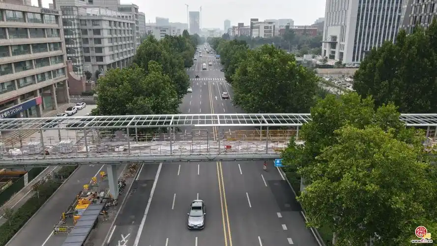 济南这里新添一座过街天桥未来市民过马路更快捷更安全了