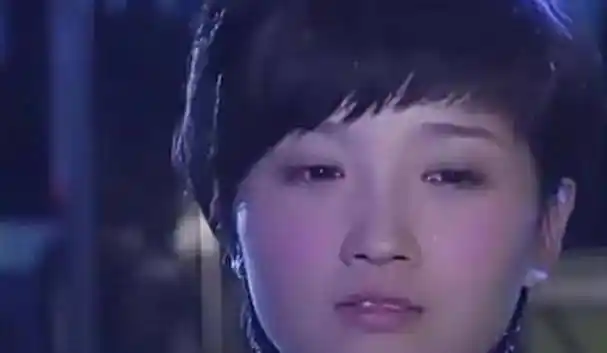 原创她因时尚过猛束手无措退出游泳队却被三流导演看上一炮走红