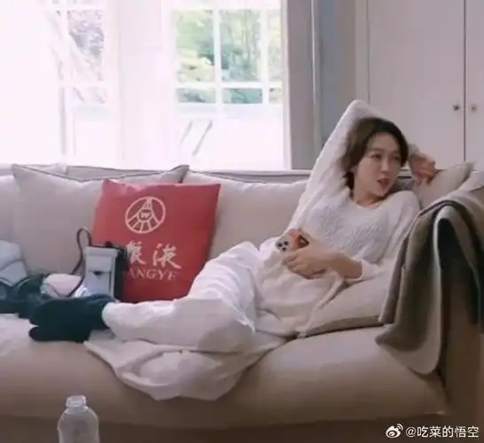 出道这么多年不火    第一,与袁弘搭戏搭戏,扮演妻子,没火  第二