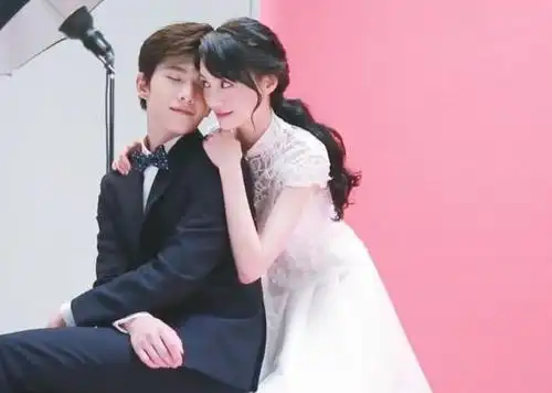 杨洋,郑爽羊城晚报9月29日讯今晚7:30,电视剧《微微一笑很倾城》将在