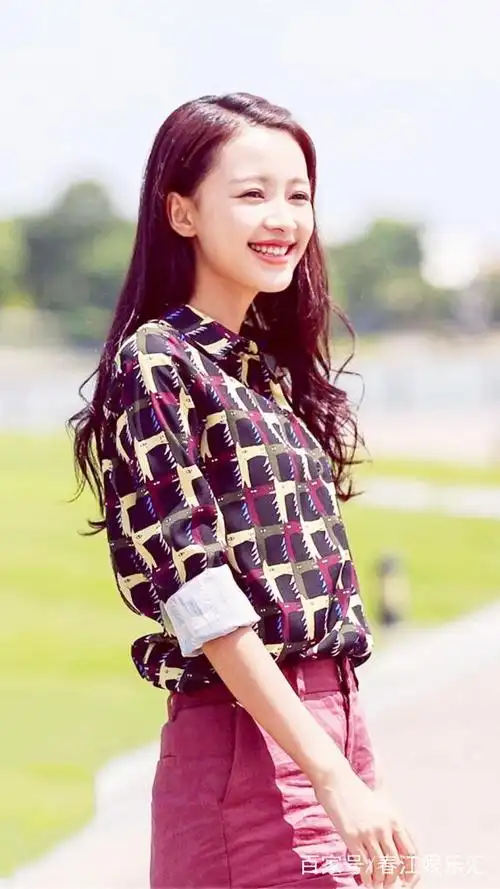 孙怡的笑容非常甜美,给人一种阳光拂面的感觉,她真是特别可爱