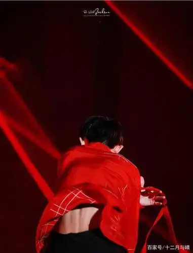 穿衣显瘦,脱衣有肉!易烊千玺肌肉小合集!