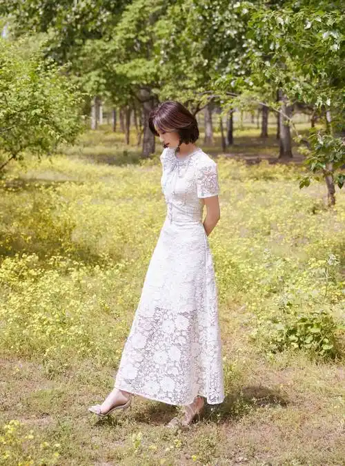 毛晓彤白色时尚镂空裙造型_短发_魅力_裙子