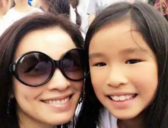 张庭13岁女儿惹争议!