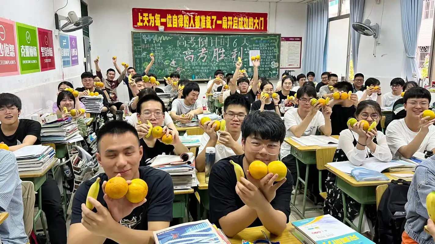 再过六天,孩子们就要奔赴高考考场!祝孩子们幸运100!满意1 - 抖音