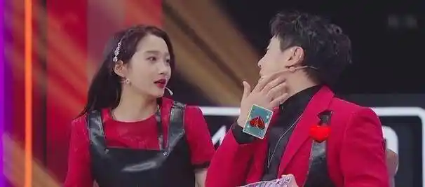 做游戏谁认真谁偷懒观众都看在眼里_华晨宇_明星_关晓彤