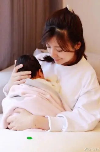 贾静雯:连生三胎却依然美成少女,健身后的她嫁给爱情最美的样子