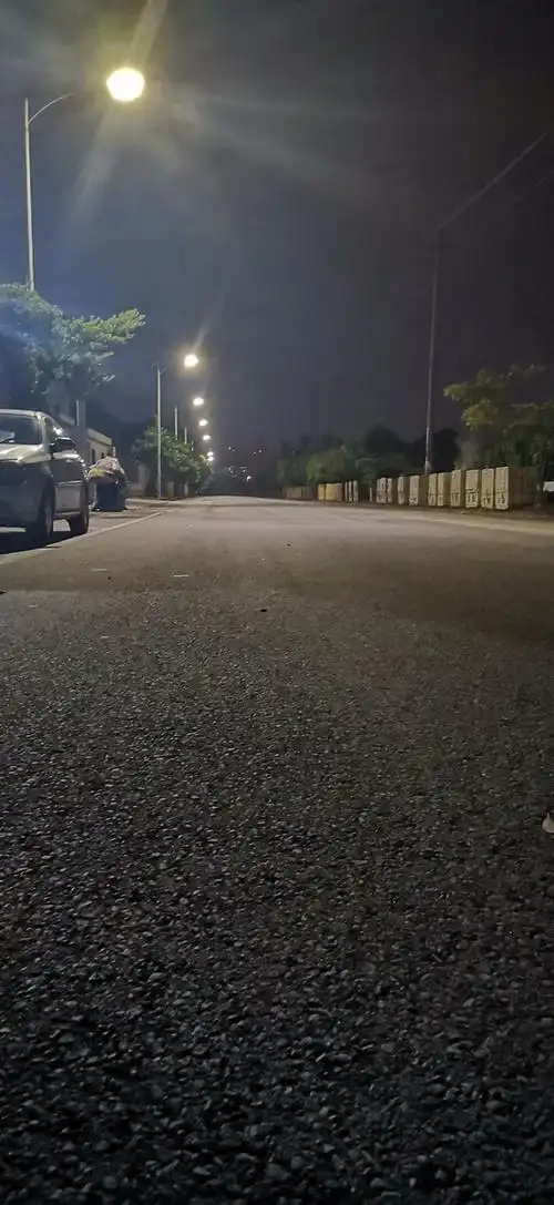 夜晚孤独的街道孤独的自己