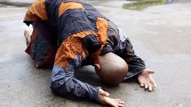 磕头跪拜要不要废除,先看磕头的历史由来