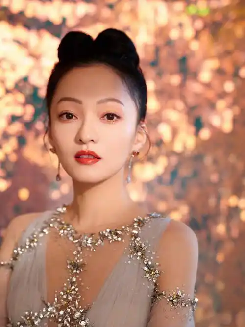 张韶涵时尚写真大片皮肤白皙无瑕冻龄女神