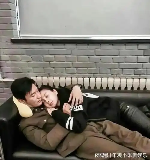 金像奖当晚baby新造型现场尴尬无人理没有黄晓明眼中没有光