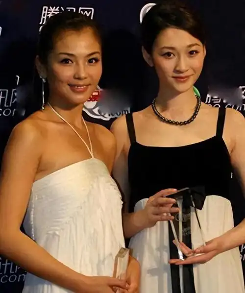 李小冉又老气又苦相算不算顶级美女?看她和高圆圆的合照就知道了