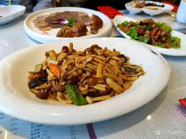 饭店的菜吃时不咸,为何过后口干?大厨:饭店炒菜跟家里区别大了