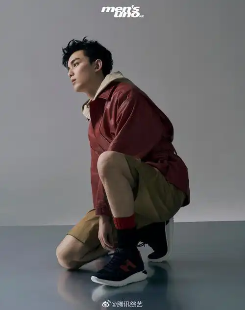 吴磊leo大片造型清新洒脱薄荷绿元素单品散发着浓浓春日气息